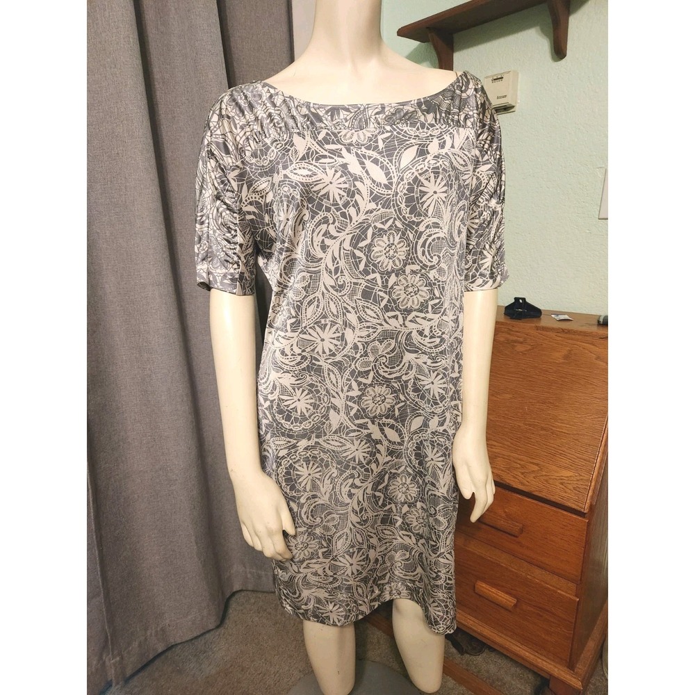 Banana Republic Gray White Daisy Floral Shift‎ Above Knee Dress Size Medium